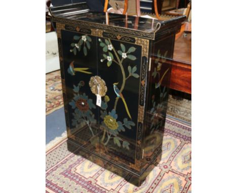 A Chinese lacquer cabinet W.71cm