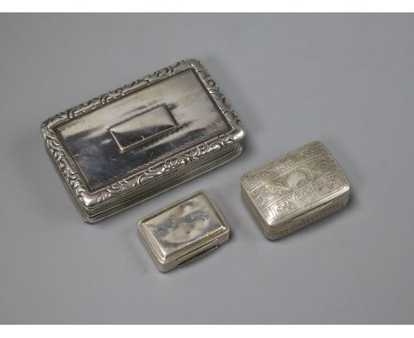 Two early 19th century silver vinaigrettes including T&Co, Birmingham, 1806 and a GIV silver snuff box.