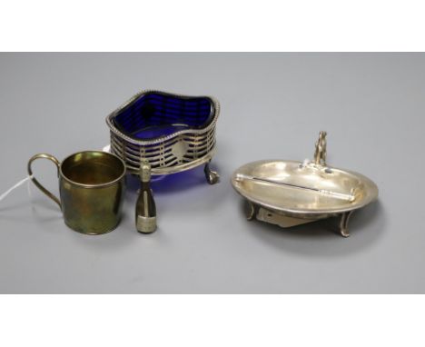 A George III small silver gilt cup and four other items, the cup marked to base London 1789 (?), with engraved initials 'W.L'