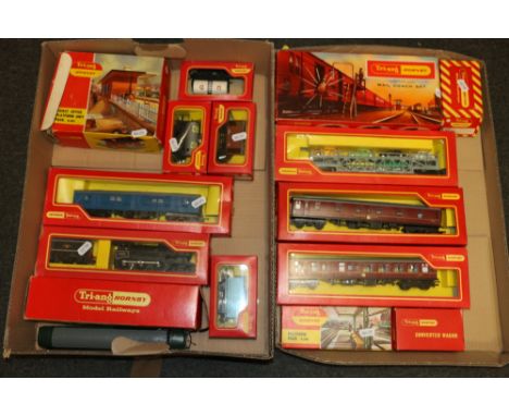 Triang Hornby OO gauge model railways including R150S 4-6-0 tender locomotive 61572 BR black, R751 co-co diesel locomotive D6