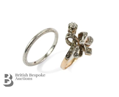 Art Nouveau 14/15ct yellow gold floral diamond ring. The ring set with approx 14 pts of old-cut dias and 20 pts of rose-cut d