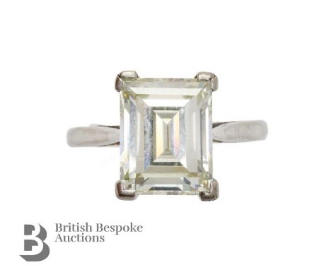 Stunning 18ct white gold 4.39ct solitaire baguette diamond ring, circa 1950. The VVS baguette cut diamond set in a platinum m
