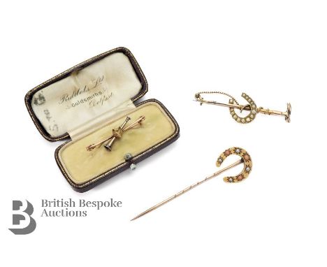 14/15ct gold and seed pearl stock pin, on a 9ct gold pin in the form of a horseshoe and crop, approx 60mm (steel pin), 3.8 gm