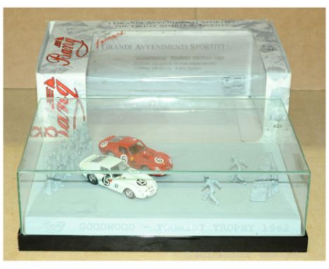 Bang 3001 Goodwood Tourist Trophy 1962 Diorama + Display Case. Showing Ferrari 250 GTO Cars driven by Innes Ireland &amp; Joh