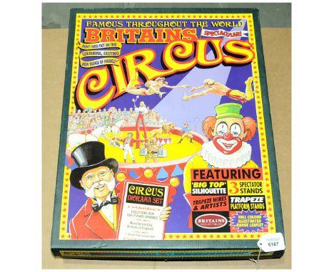 Britains 08665 Circus Diorama Set. Containing various parts / accessories &amp; figures to make up the diorama, appears unuse