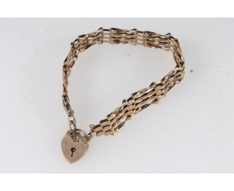 9ct gold gate link bracelet with 9ct gold heart shape clasp, 9.7g.