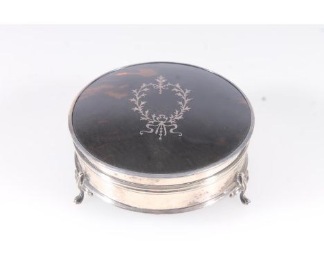 Geo.V silver and tortoiseshell dressing table box, of round form with inlaid cover and on three Queen Anne pad feet, Mappin a