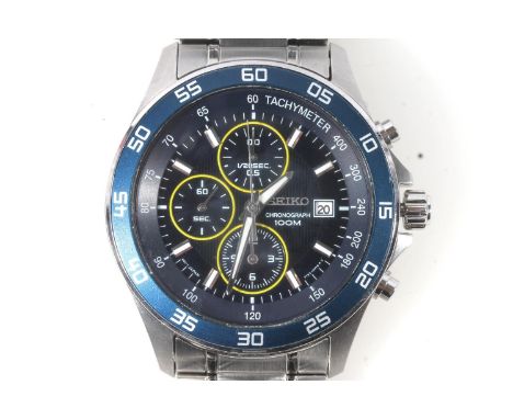 Gents Seiko chronograph 100m wristwatch with three subsidiary dials and baton markers within stainless steel case and on matc