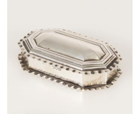 Antique Edward VII silver snuff box of octagonal form with sarcophagus shaped top and crimped edges, gilded interior, by Stok