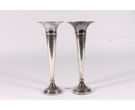 Pair of ER.II weighted silver trumpet vases, A. Chick &amp; Sons Birmingham 1970, H20cm.