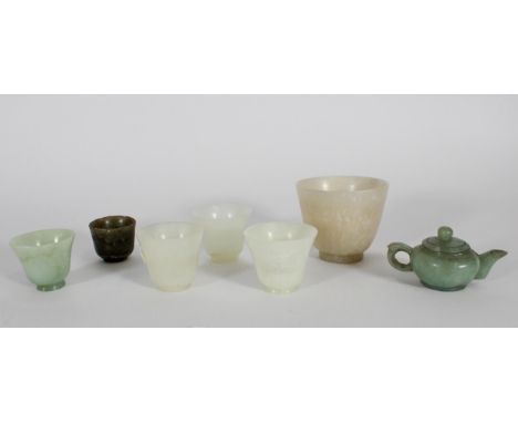 Chinese celadon jade miniature teapot, a white jade cup and other smaller jade drinking vessels, max H6.5cm (7)