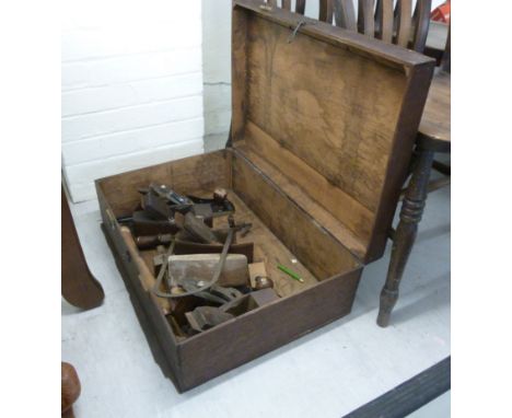 Woodworking tools: to include a Stanley plane no.51/2; and an early 20thC oak chest with a rising top   8'' x 24''        BSR