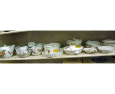 Royal Worcester china Evesham pattern tableware: to include souffle dishes, ramakins and serving dishes         OS8