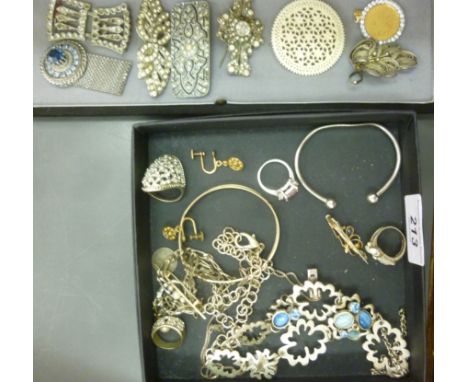 Jewellery: to include a gold coloured metal brooch, set with seed pearls and an amethyst       S