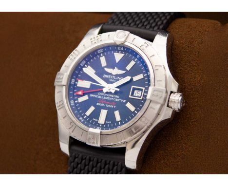 BREITLING - Avenger II GMT automatic stainless steel gentleman's rubber strap watch. Ref. A32390, no. 2976078, blue dial, rot