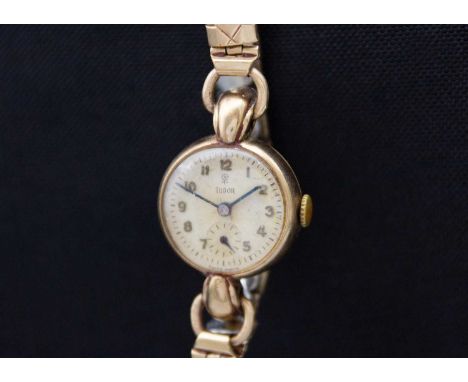 TUDOR - A 9ct cased lady's manual wind wristwatch. With Tudor 17 jewel movement, the Rolex case hallmarked Chester 1951, 20mm