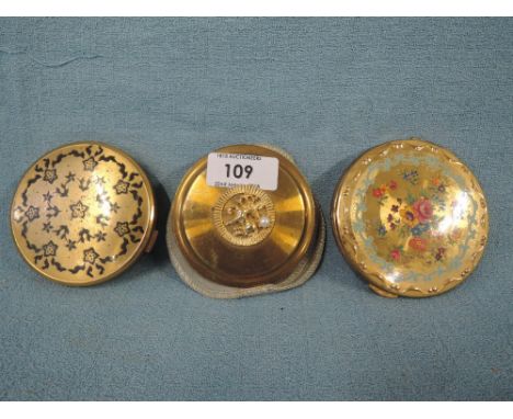 A selection of vintage compact mirrors and vanity cases