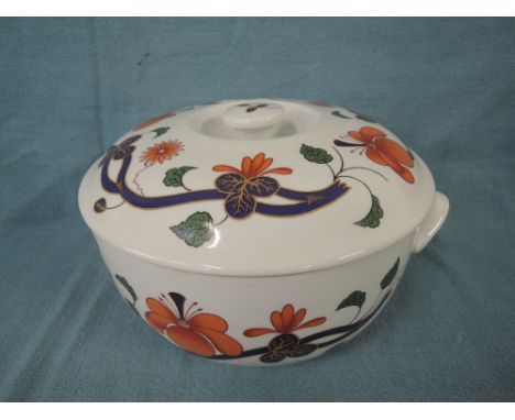 A large lidded crock or tureen by Royal Worcester in the Grainger Imari pattern22cm good condition
