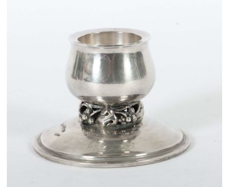 Einflammiger KerzenständerDansk Guldsmede Handvaerk, Dänemark, 1960er/70er Jahre, Sterlingsilber, ca. 210 g, runder getreppte