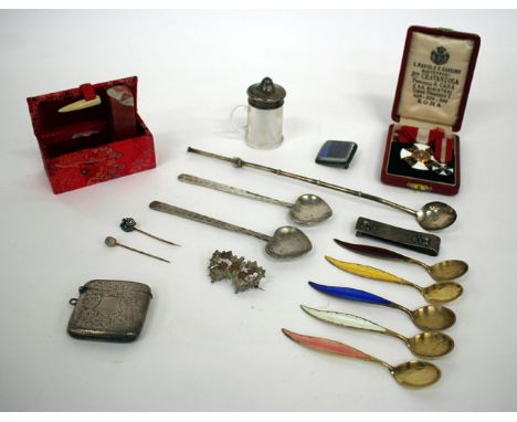 AN ANTIQUE SILVER VESTA CASE together with two tie pins, a Victorian silver brooch, an Italian medal etc.