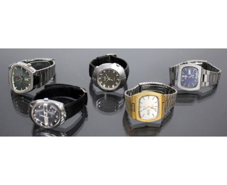 A QUANTITY OF GENTS VINTAGE WRIST WATCHES to include a Rotary Automatic, Bulova Accutron and three similar watches (5) 