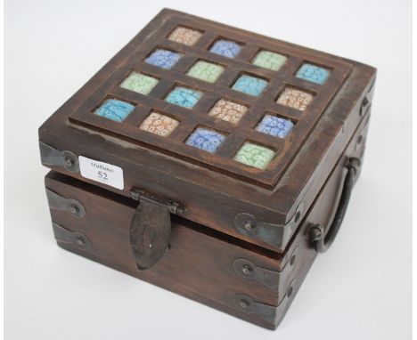 A SMALL WOODEN CASKET containing a quantity of various jewellery to include pearl bracelets, beaded necklaces, pendants etc.