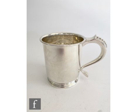 A hallmarked silver pint tankard of plain form terminating in scroll handle with beaded detail, height 11cm, weight 10oz,  Bi