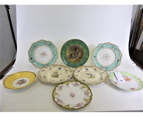 A small quantity of various antique/vintage cabinet platesto include a pair of Davenport handpainted plates, decorated with p