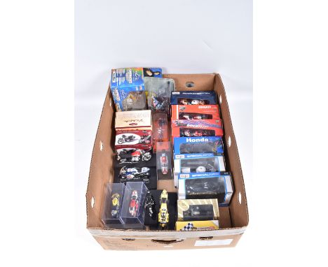 A QUANTITY OF BOXED AND UNBOXED MODERN DIECAST AND PLASTIC MOTORBIKE MODELS, to include limited edition Joyride Discovery Cha