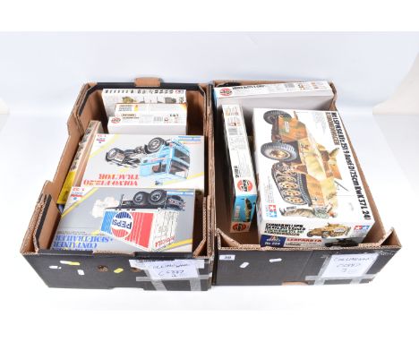 A QUANTITY OF BOXED UNBUILT PLASTIC CONSTRUCTION KITS, assorted 1/48 and 1/72 scale aircraft kits by Airfix, Matchbox and Kei