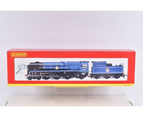 A BOXED OO GAUGE HORNBY MODEL RAILWAYS CLASS 8P 'Merchant Navy' BR 4-6-2, no. 35005 'Canadian Pacific' in BR blue as preserve
