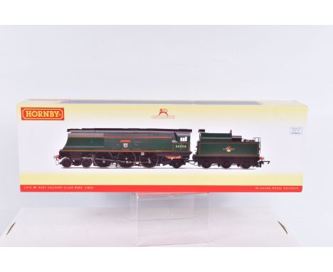 A BOXED OO GAUGE HORNBY MODEL RAILWAYS CLASS 7P6F WEST COUNTRY LOCOMOTIVE 4-6-2, no. 34006 'Bude' in BR Green with late Crest