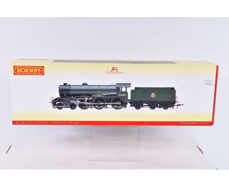 A BOXED OO GAUGE HORNBY MODEL RAILWAYS BR EARLY 4-6-0 CLASS B17, no. 61665 'Leicester City' in BR Green with early emblem, it