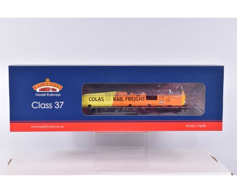 A BOXED OO GAUGE BACHMANN BRANCHLINE MODEL RAILWAYS Class 37, no. 37099 'Merl Evans 1947-2016' in Colas Rail Freight livery, 