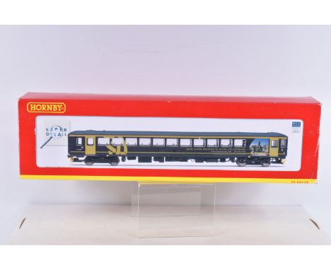 A BOXED OO GAUGE HORNBY MODEL RAILWAYS WESSEX TRAINS CLASS 153 , Single Car DMU in Wessex Trains livery, item no. R2866, appe