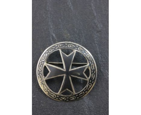 Sterling Silver & Niello Circular Brooch inset with a Maltese Cross