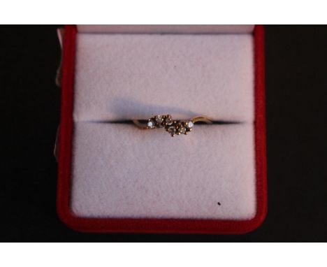 Ladies 9ct Gold Diamond Zig Zag Design ring. 1.7g total weight. Size N 