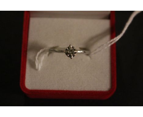 Ladies Diamond Set 10K Set ring. 2.3g total weight. Size M 