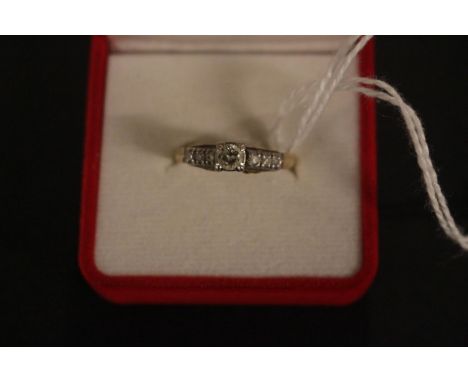 14K Gold Ladies Diamond set ring 2.2g total weight. Size L 