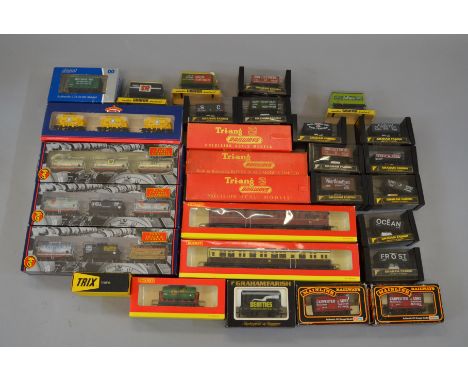 OO Gauge. 29 x boxed rolling stock. Includes Bachmann triple packs. Overall G/VG