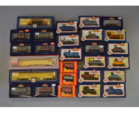 OO Gauge. Bachmann, Lima & Hornby. 27 x boxed rolling stock. Mainly G/VG