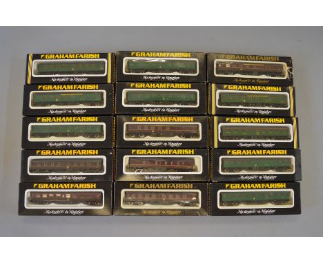 N Gauge Graham Farish. 15 x BR Southern & Midland liveried coaches. G/VG boxed.

