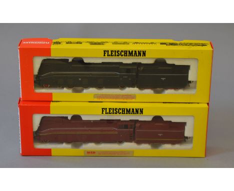 H0 scale. Fleischmann 2 x Streamlined locomotives Ref 4172 & 4173. VG boxed.