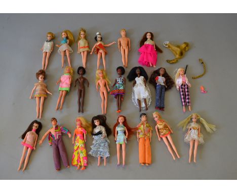 10 x Topper Dawn and Friends dolls, all with clothing, includes: Head to Toe Dawn with three wigs; Gary; Ron; Majorette outfi