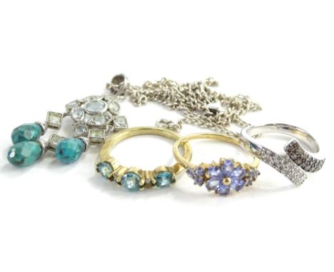 Various modern jewellery, to include a 9ct white gold two tone dress ring, a 9ct gold and modern paste stone set dress ring, 