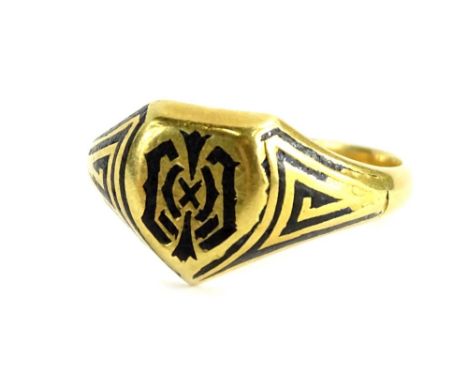 An 18ct gold gents signet ring, with black enamel decoration to the shield and shoulders, (AF), ring size O, Birmingham assay