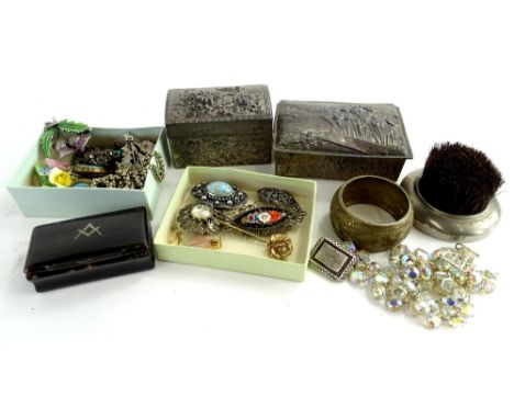 A small selection of costume jewellery and effects, including a Victorian silver bar brooch with flower and butterfly design,