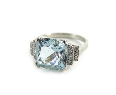 An Art Deco style Aquamarine ring, set in 18ct white gold, ring size N.