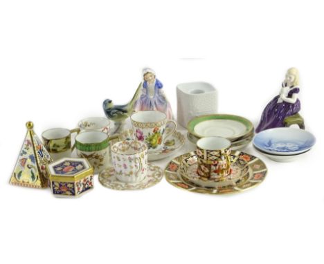 Miscellaneous decorative ceramics, to include a Royal Albert 1298 pattern Imari box and cover, Crown Derby Imari coffee can, 