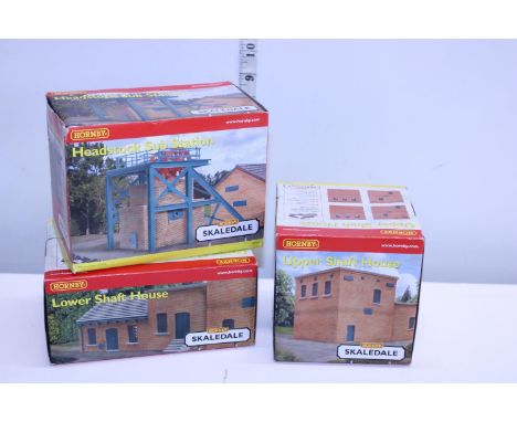 Three boxed Hornby OO gauge model buildings 